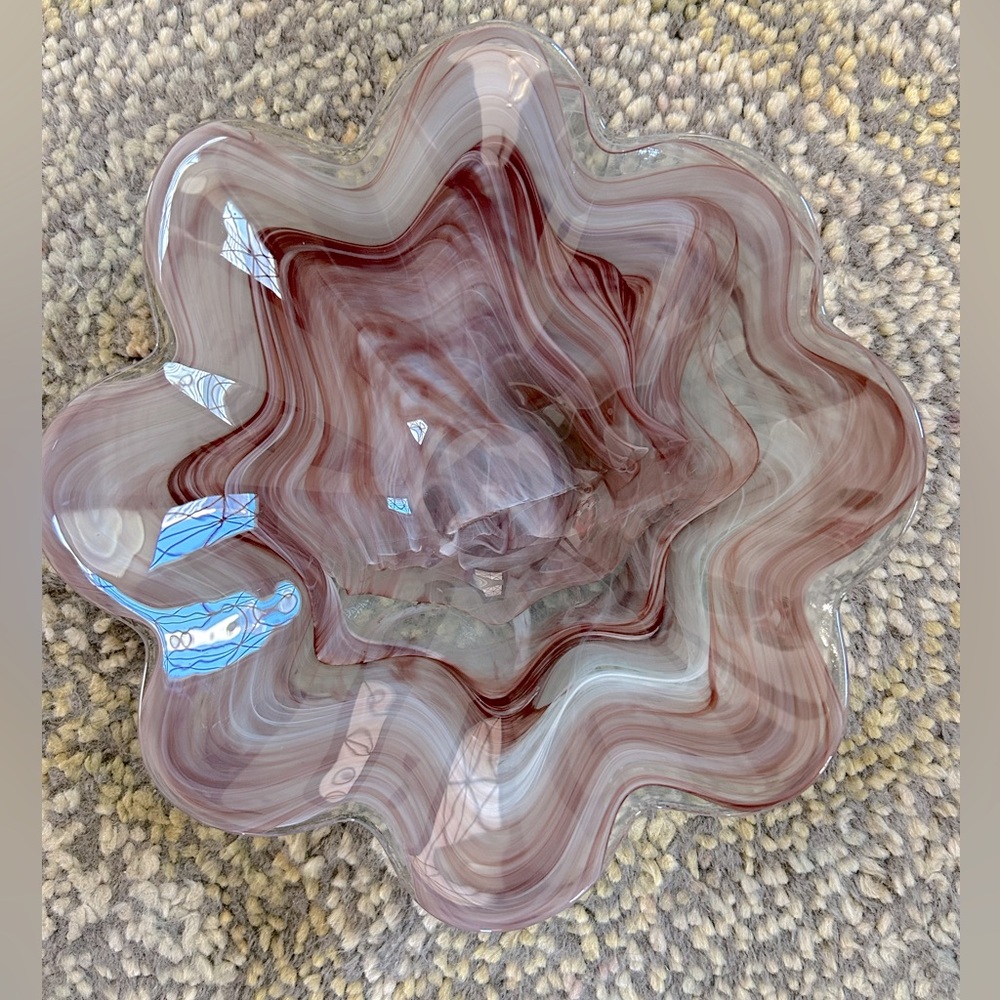 Lovely Scalloped Swirl Serving Bowl